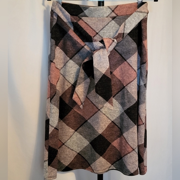 NYCC Dresses & Skirts - NYCC Women's Plaid Skirt - Black, Gray & Pink, Size Small, Like New Condition